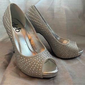Size 9 silver jewel embellished heels